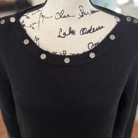 BCBGMAXAZRIA Sweater Dress with Metallic Detailing. Size M - Picture 4 of 8